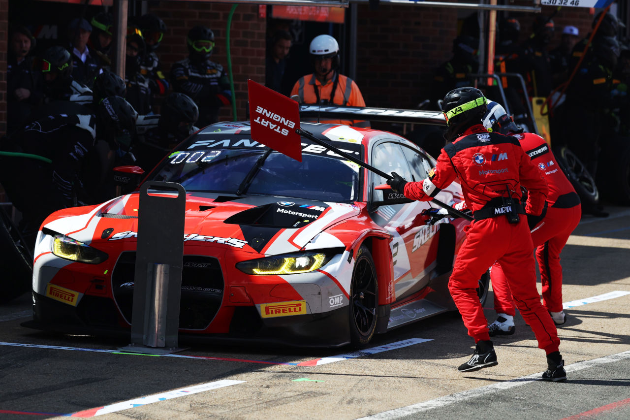 ブランズハッチでGTWCヨーロッパのスプリントカップが開幕。チームWRTのBMWとウインワードのメルセデスAMGが勝利を分け合う