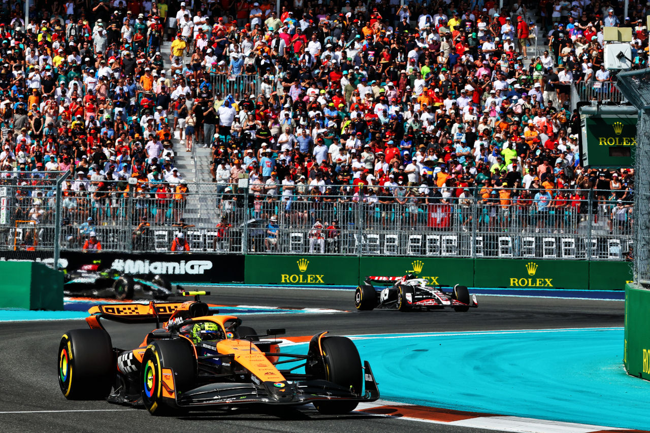 悲願のF1初優勝。レースマネジメントに長け「成熟した」ノリスをマクラーレン代表が手放しで称賛