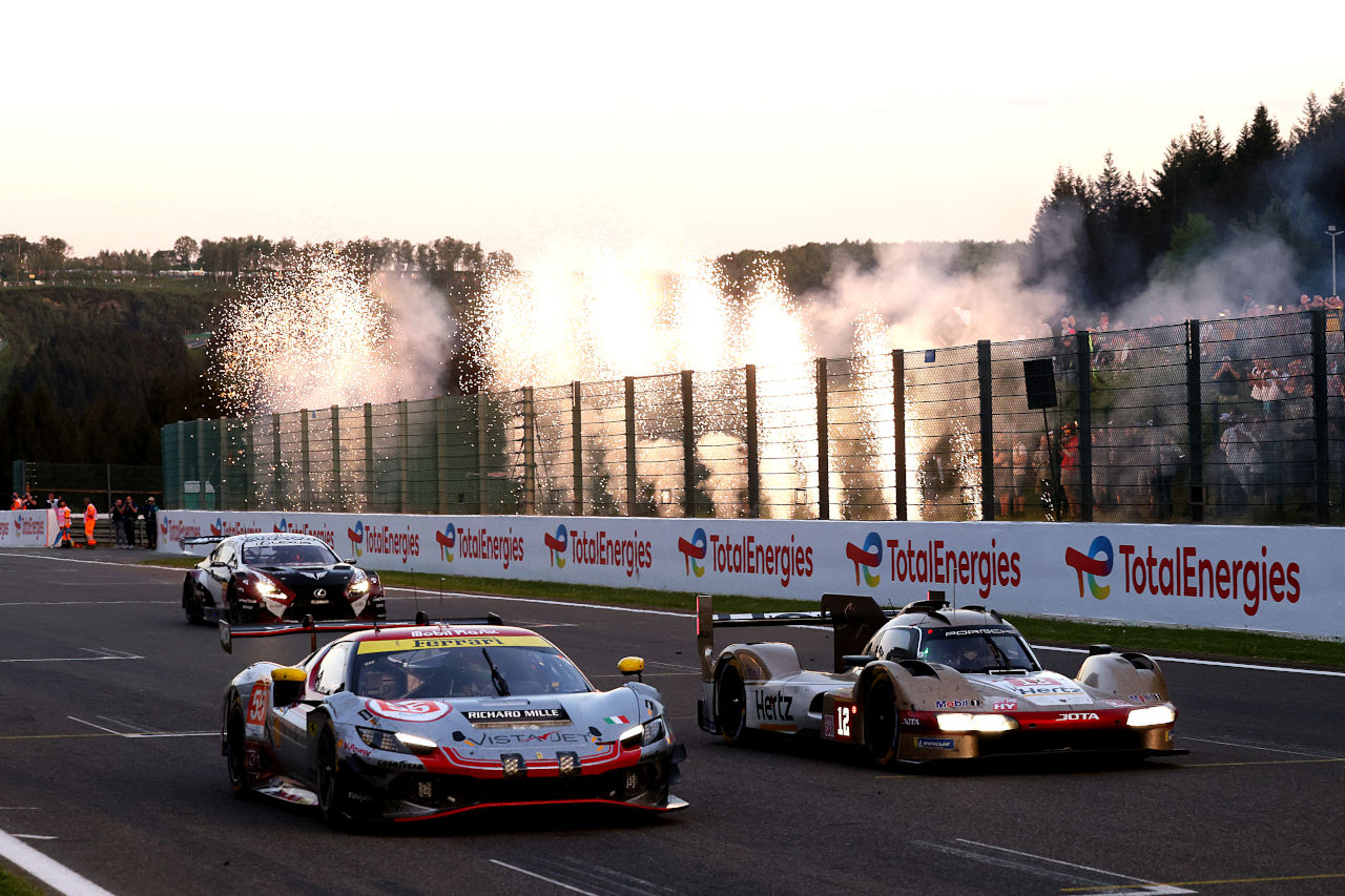 異例の“赤旗＆延長”大波乱のWECスパでプライベーターが金星。ワークスポルシェを従え初優勝【後半レポート】