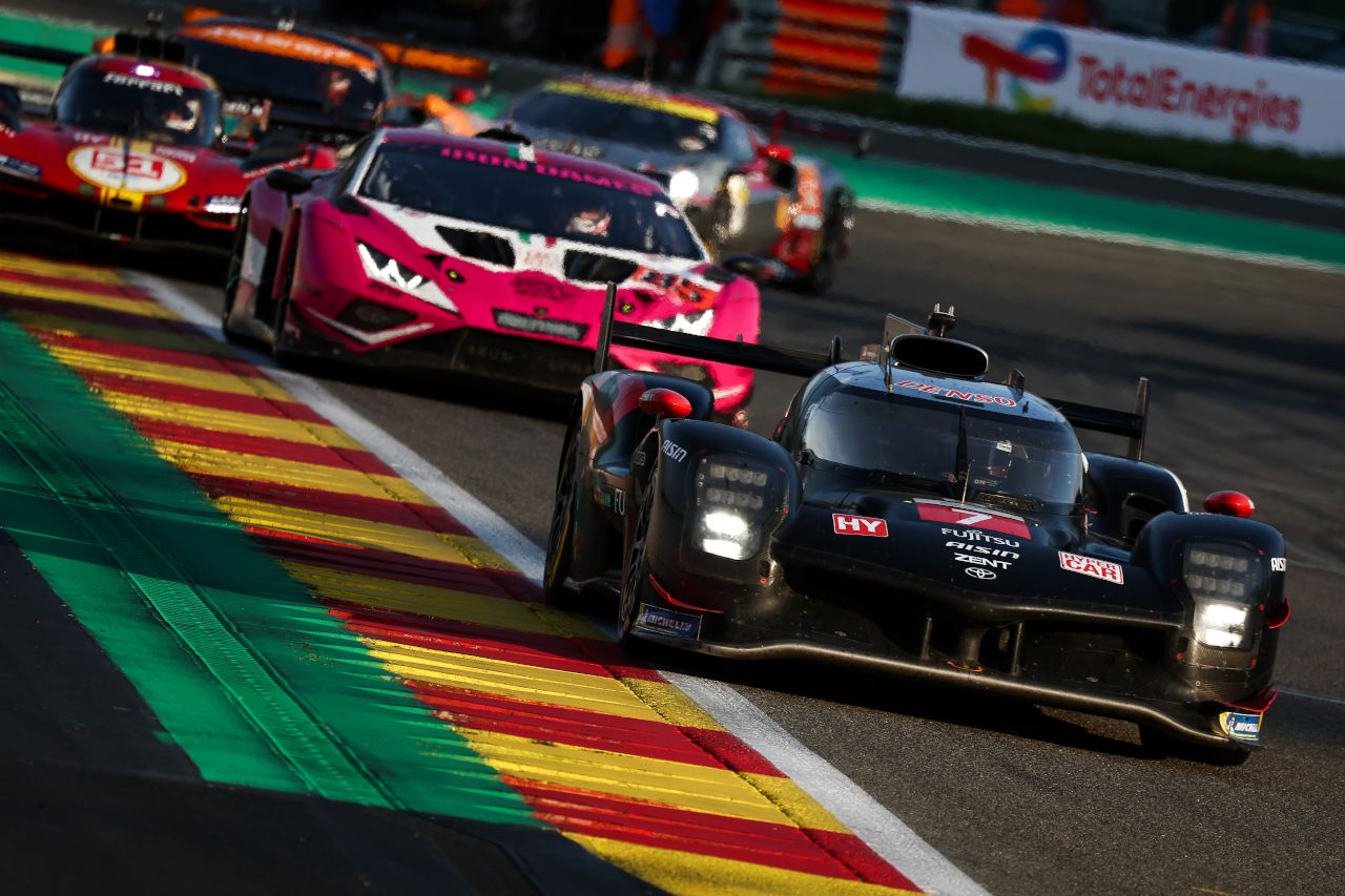 異例の“赤旗＆延長”大波乱のWECスパでプライベーターが金星。ワークスポルシェを従え初優勝【後半レポート】