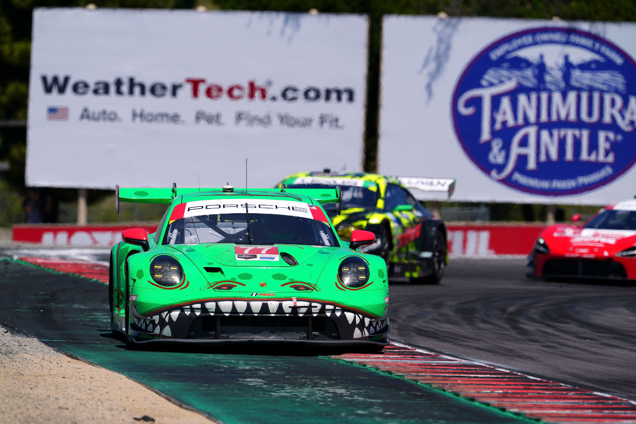 ポルシェ・ペンスキー、キャデラックの牙城を崩しIMSAラグナ・セカを制す。恐竜カラーの911がGTDプロ初優勝