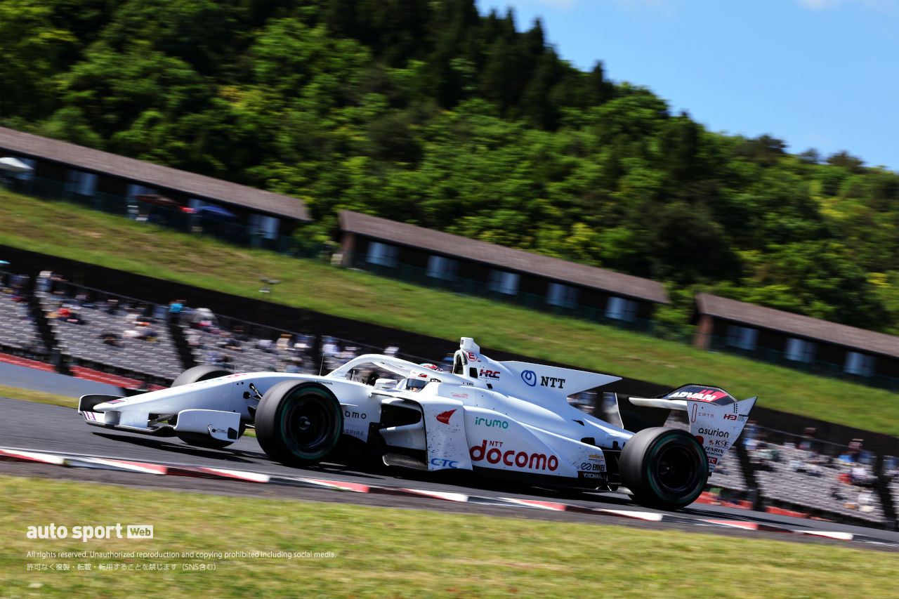 待望のSF初優勝に大号泣。参戦6年目、牧野任祐がついに表彰台の頂点に【第2戦決勝レポート】