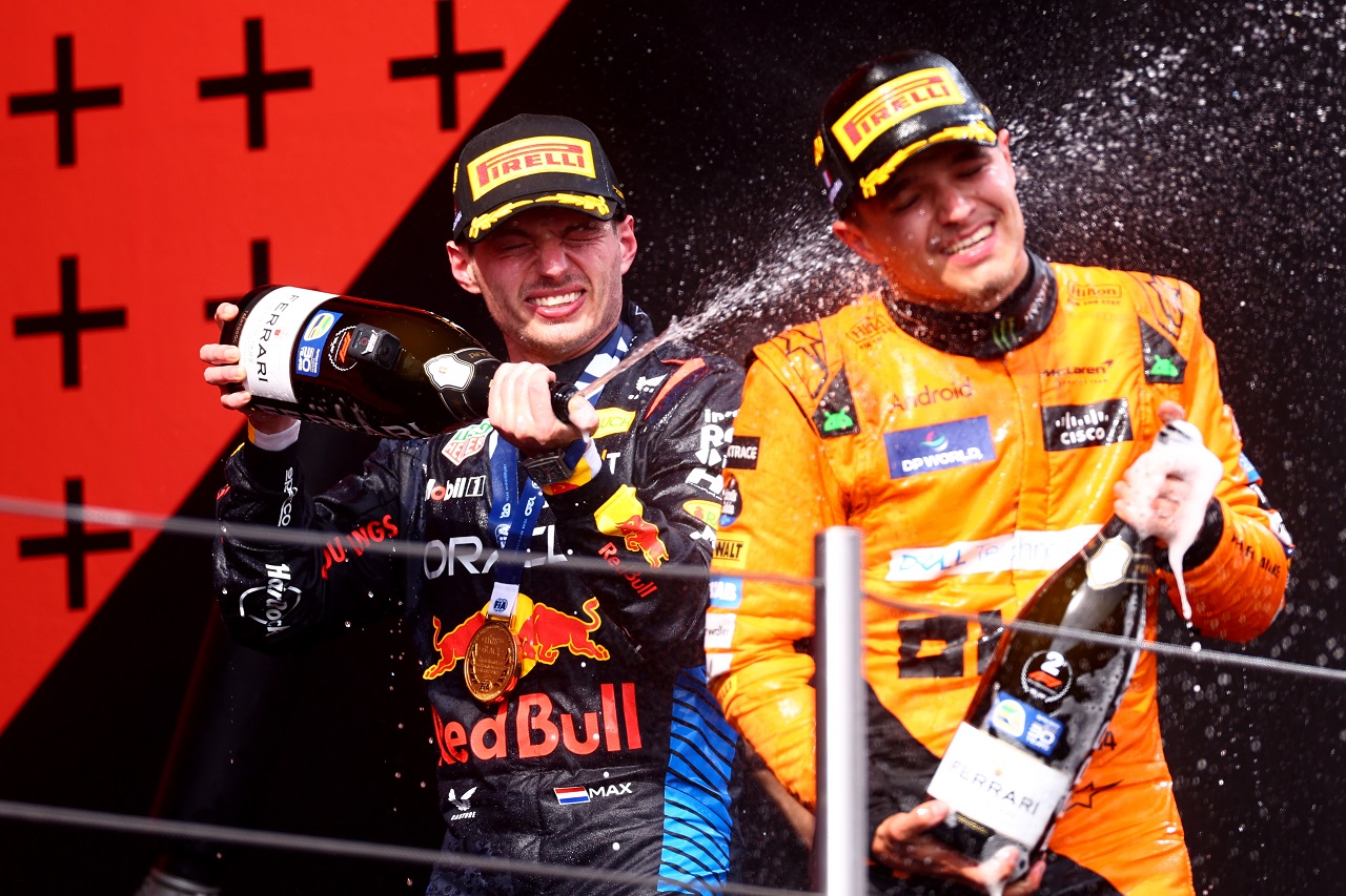 優勝したマックス・フェルスタッペン（レッドブル）と2位ランド・ノリス（マクラーレン）
