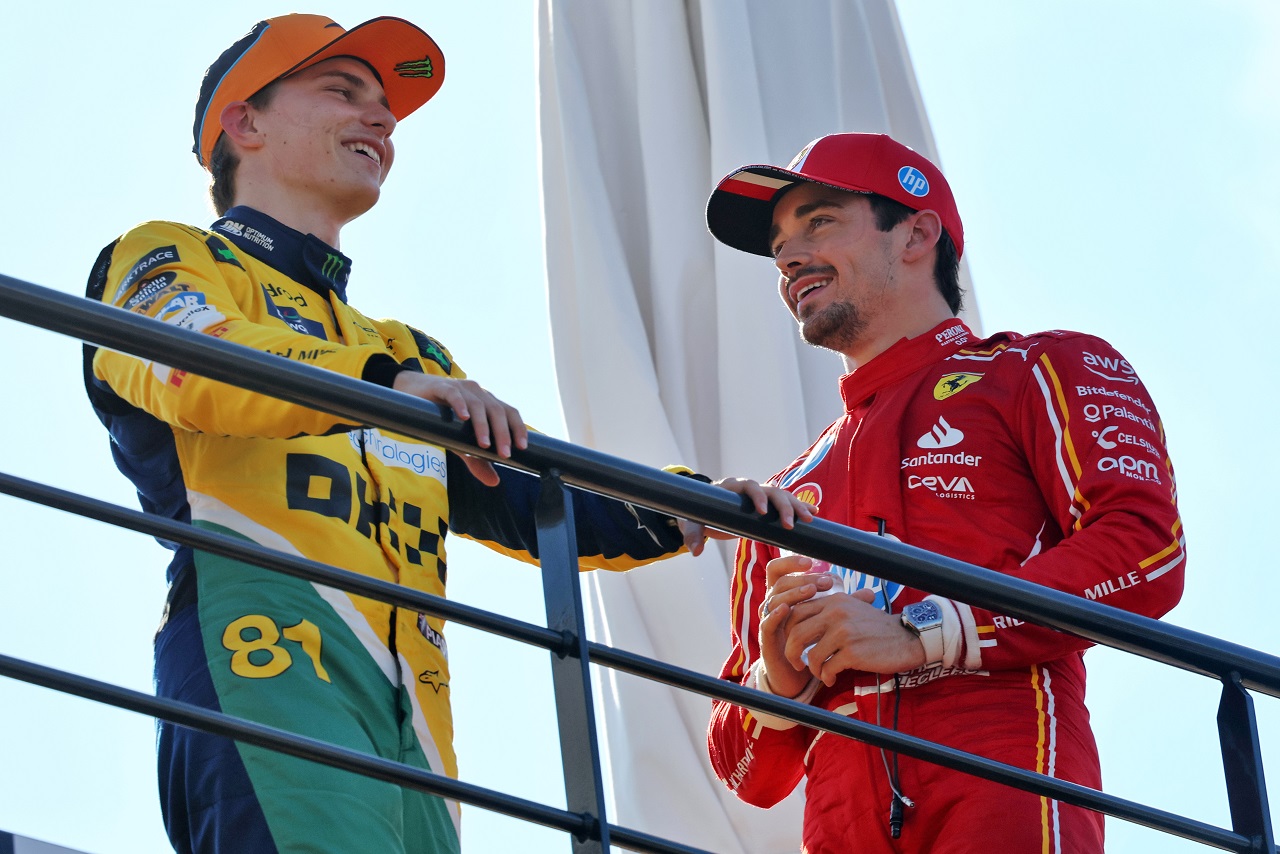 予選2番手のオスカー・ピアストリ（マクラーレン）とポールのシャルル・ルクレール（フェラーリ）