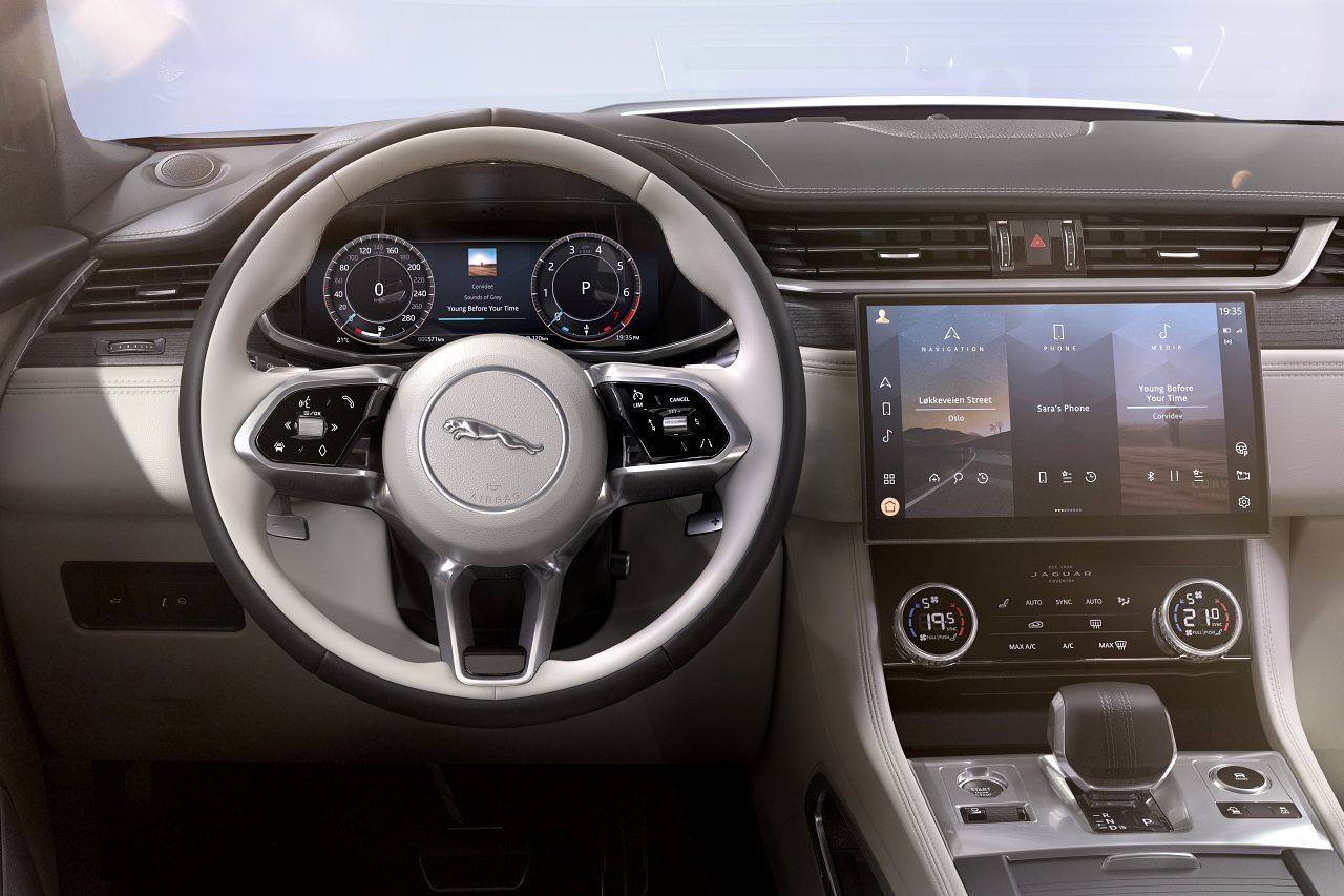 ジャガー、主力SUV『F-PACE』を2025年モデルに。創設90年の歴史を称える特別な新グレードも