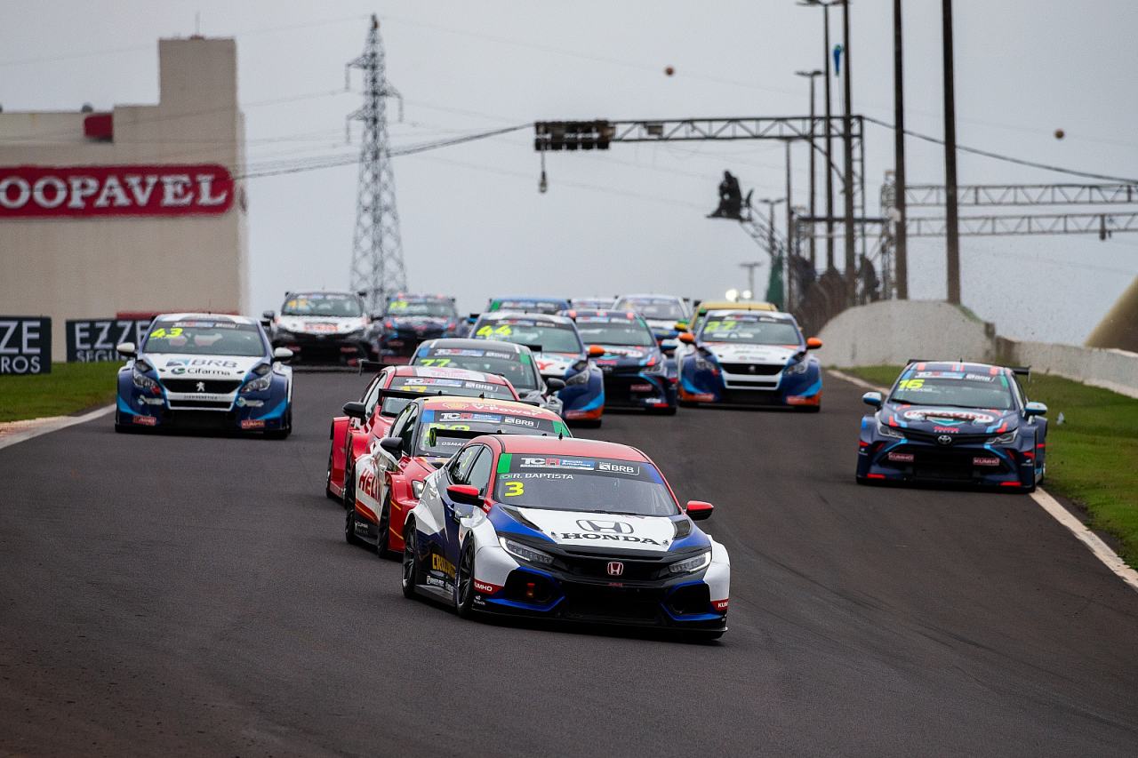 旧型FK8シビック・タイプRが完勝。パルディーニ・レーシングのカローラGRスポーツ艦隊も1-2達成／TCR南米第2戦