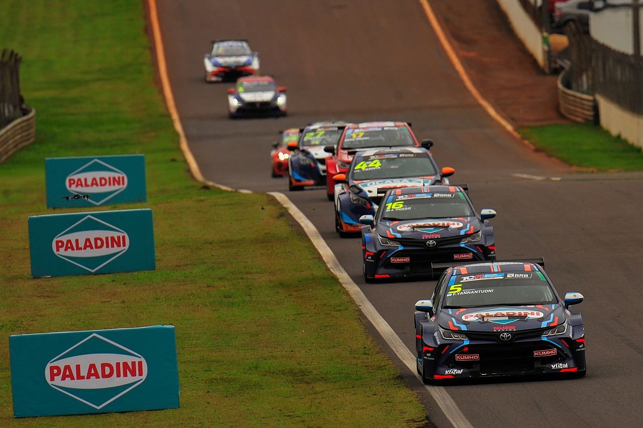 旧型FK8シビック・タイプRが完勝。パルディーニ・レーシングのカローラGRスポーツ艦隊も1-2達成／TCR南米第2戦