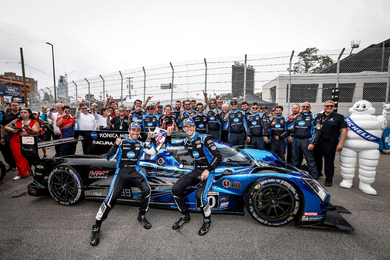 一発で決めたWTRアキュラ10号車が接触多発のデトロイトで今季初優勝。“恐竜ポルシェ”はGTDプロ2勝目／IMSA第5戦