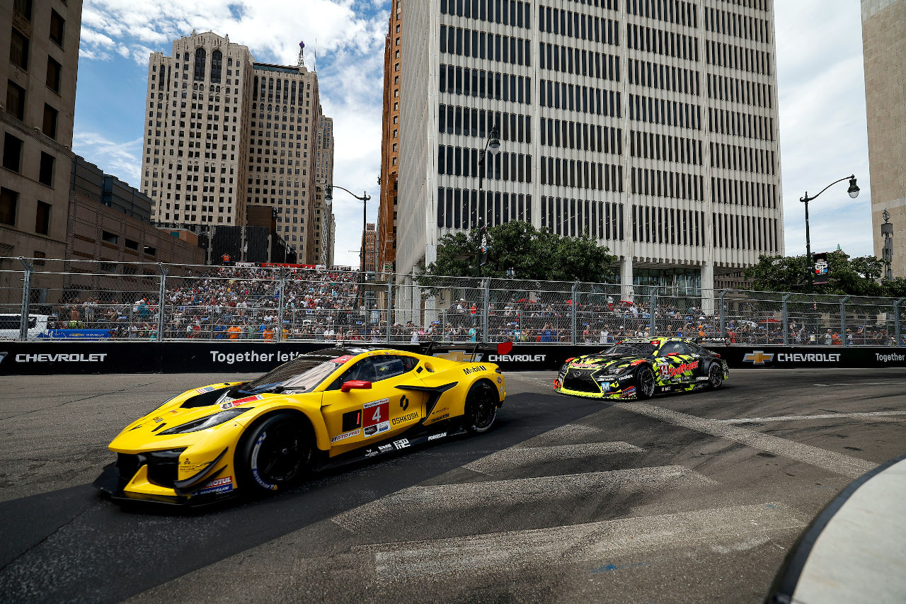 一発で決めたWTRアキュラ10号車が接触多発のデトロイトで今季初優勝。“恐竜ポルシェ”はGTDプロ2勝目／IMSA第5戦