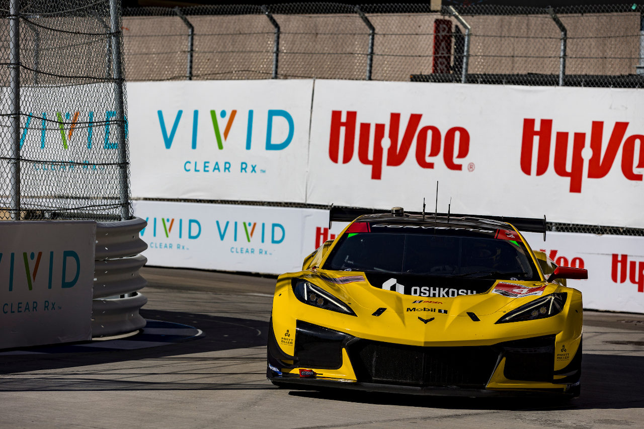 「壁に追い込まれた」とベン・バーニコート。レクサスとコルベットが首位争いで互いに譲らずクラッシュ／IMSA第5戦デトロイト