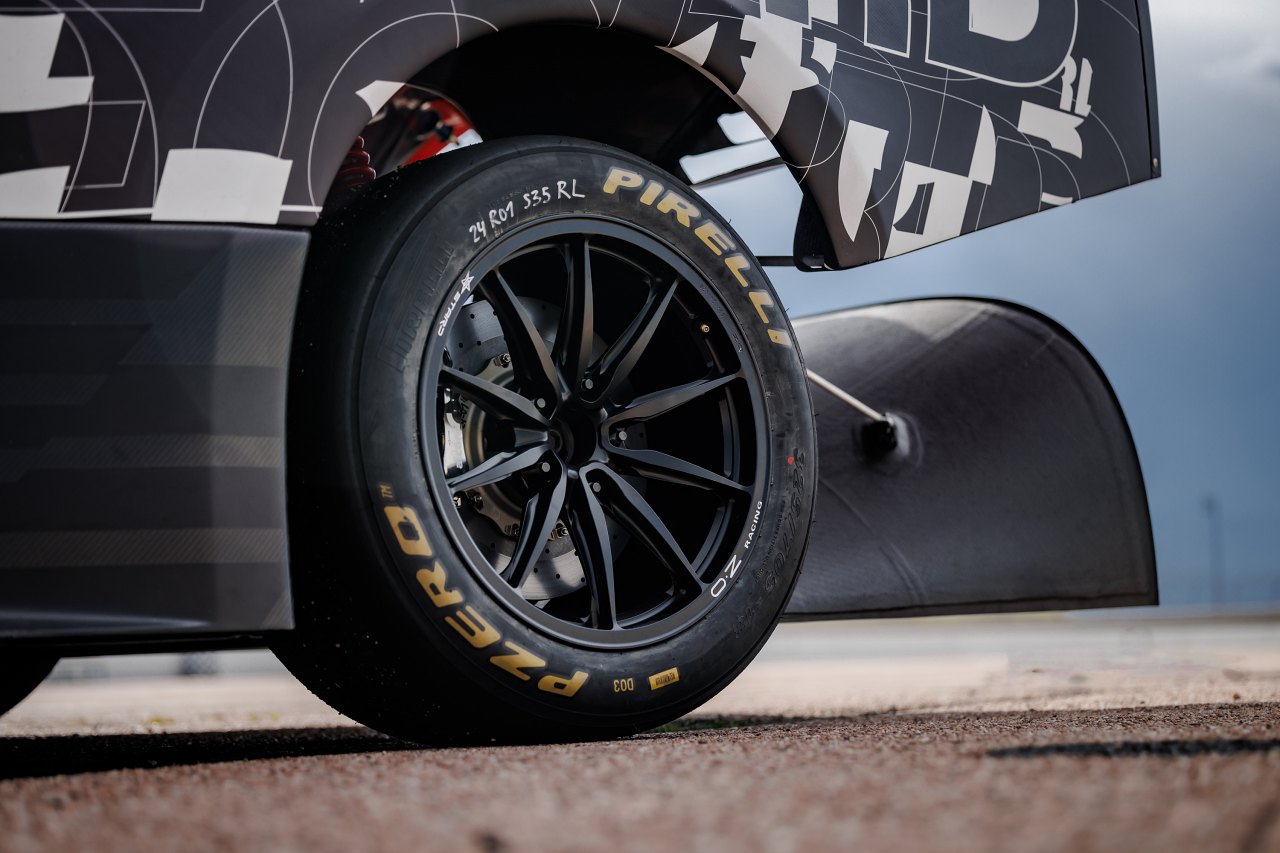 パイクス総合記録保持者ロマン・デュマ、新型EV『フォードF-150ライトニング・スーパートラック』で参戦へ