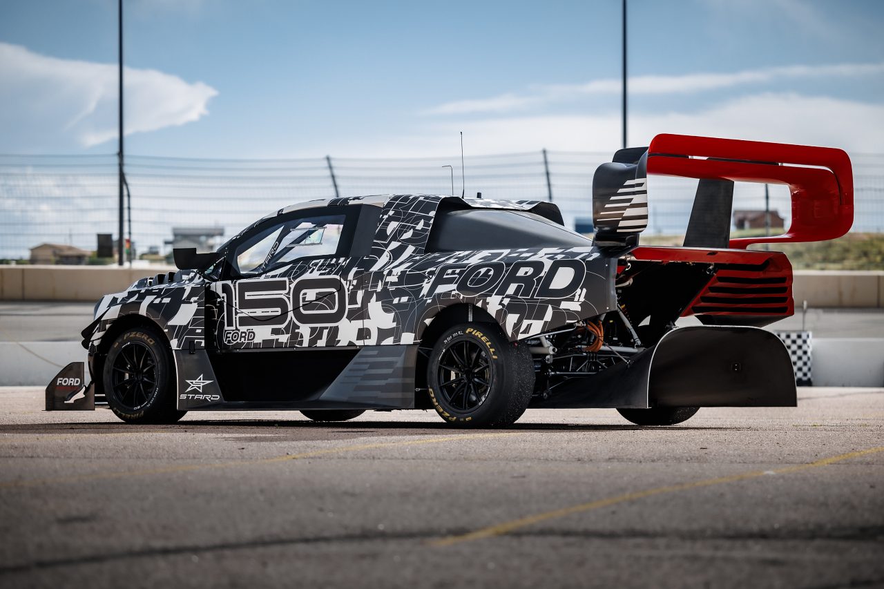 パイクス総合記録保持者ロマン・デュマ、新型EV『フォードF-150ライトニング・スーパートラック』で参戦へ