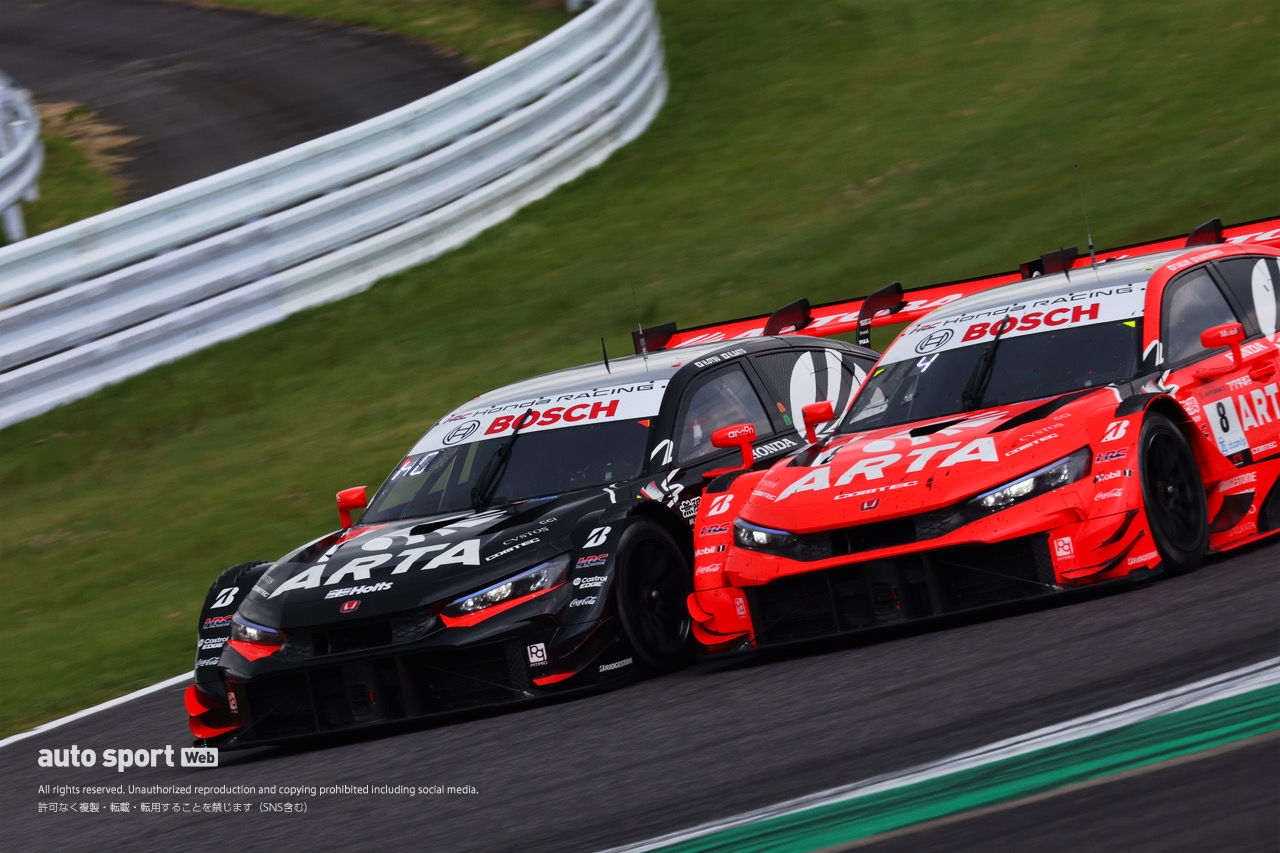 2台のARTA CIVICがあわや同士討ちのギリギリバトル。16号車大津弘樹、3位死守も「後半一気にペースが落ちた」