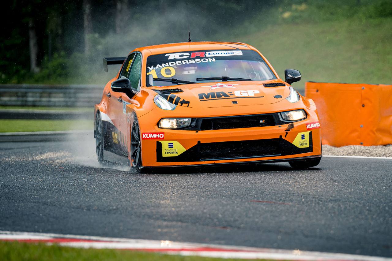 元王者フランコ・ジロラミがポール・トゥ・ウイン。FL5型シビックRもワン・ツー達成／TCR EU第3戦