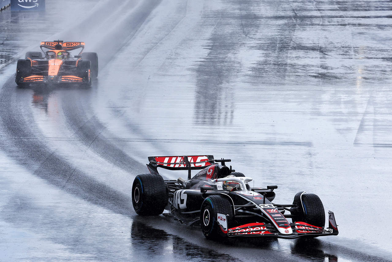 2024年F1第9戦カナダGP　オスカー・ピアストリ（マクラーレン）をかわし4番手に浮上したケビン・マグヌッセン（ハース）
