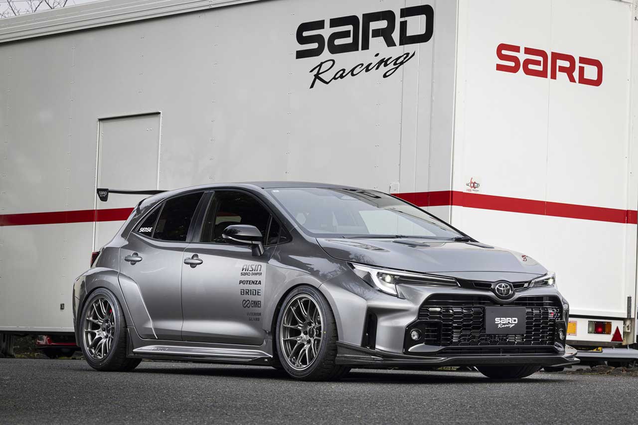 TGR TEAM SARDが6月16日の名古屋グランパス戦にブースを出展。車両展示やグッズを販売