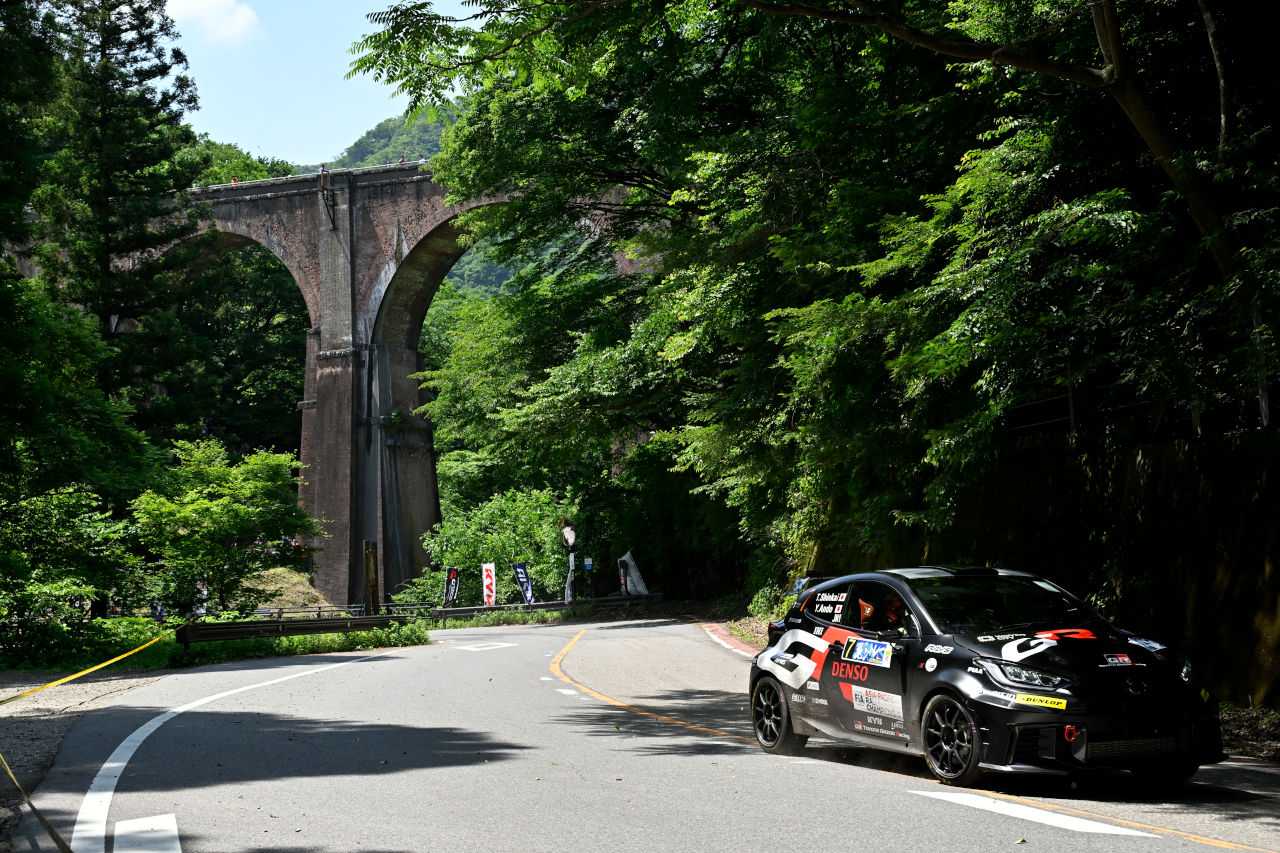 新井大輝が地元群馬のモントレーで今季3勝目。旧碓氷峠の“ダブル”を含む計9SSでトップタイム刻む／全日本ラリー第5戦