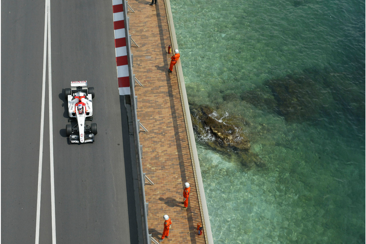 未来のF1王者ジェンソン・バトン、まだ何者でもなかった彼が輝いた瞬間。コンストラクターズ2位の大躍進を見せた『BAR006・ホンダ』を語る