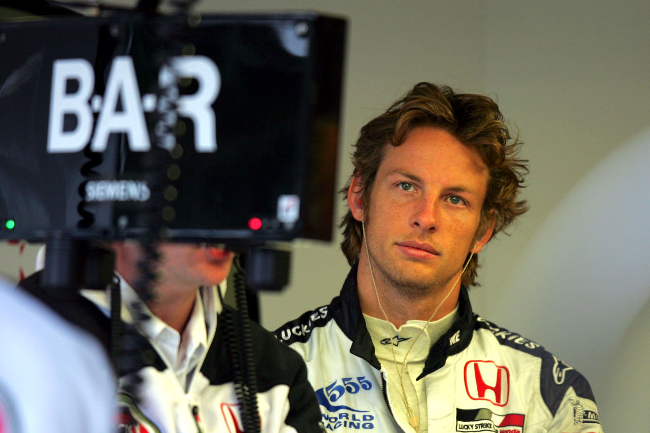 未来のF1王者ジェンソン・バトン、まだ何者でもなかった彼が輝いた瞬間。コンストラクターズ2位の大躍進を見せた『BAR006・ホンダ』を語る