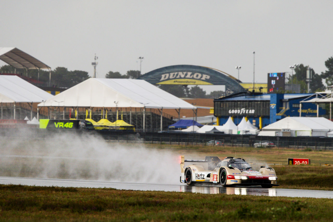 FP2でクラッシュの12号車ポルシェ963、ル・マンの飛行場で代替シャシーのシェイクダウンを完了