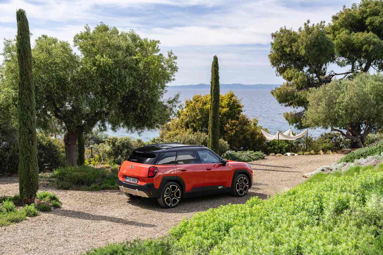 新型『ミニ・エースマン』上陸。新世代ファミリー第3弾はEV専用で2種類のパワートレインを用意