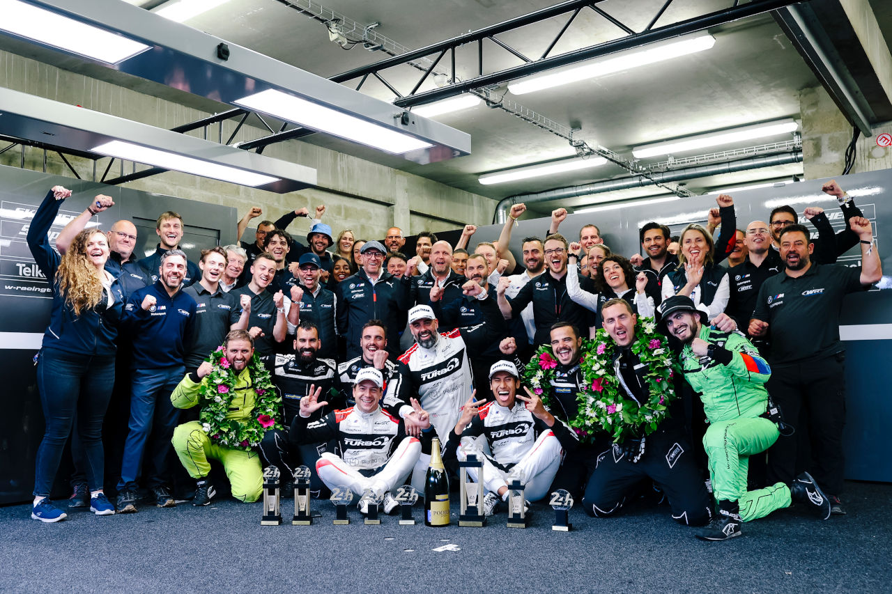 BMW、前戦ノーポイントからル・マンでクラス2位表彰台獲得。ペースは劣るも「最後は笑顔になれた」と31号車のアウグスト・ファーフス