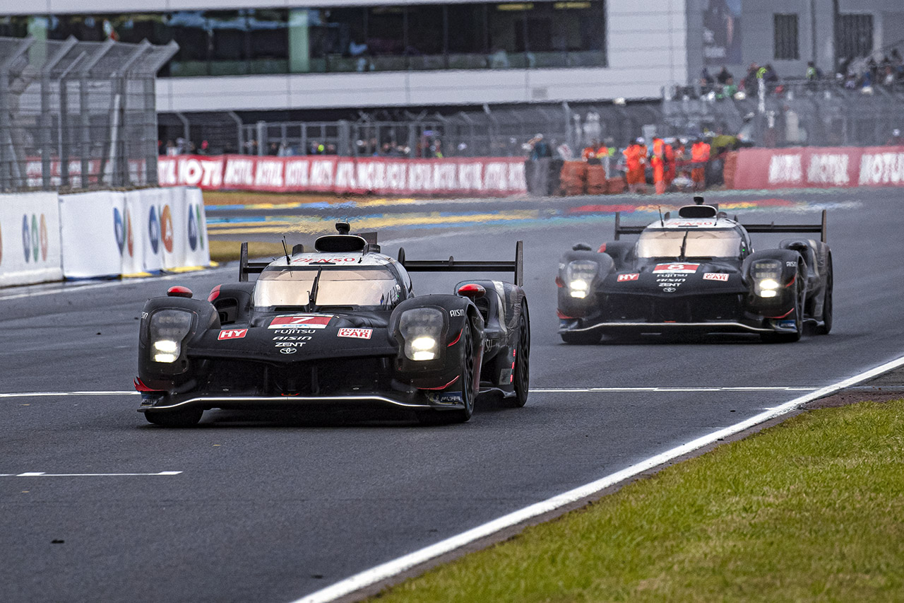 トヨタ・ガズー・レーシングの2台のトヨタGR010ハイブリッド