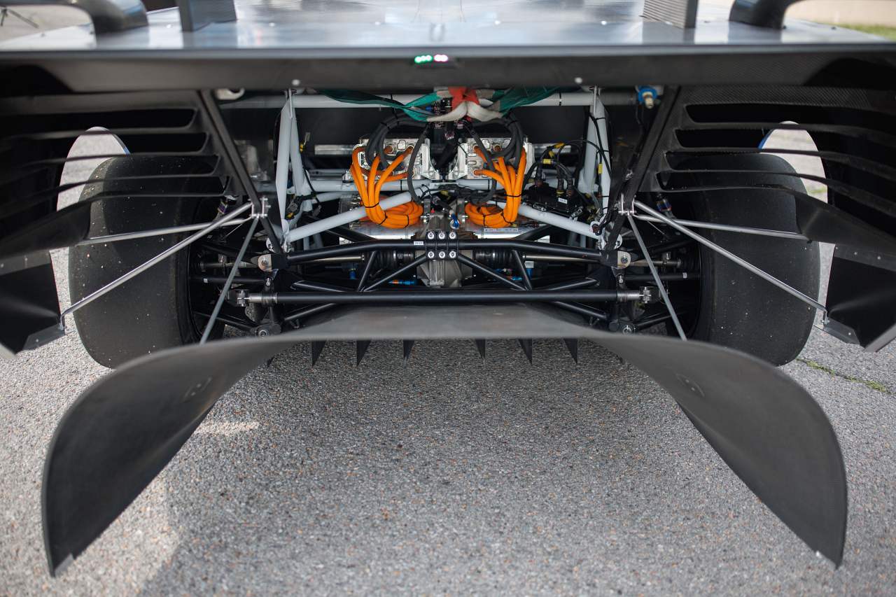 コース上で“停車リセット”もなお最速。フォードの怪物EVトラック『F-150』がパイクスピークで総合優勝