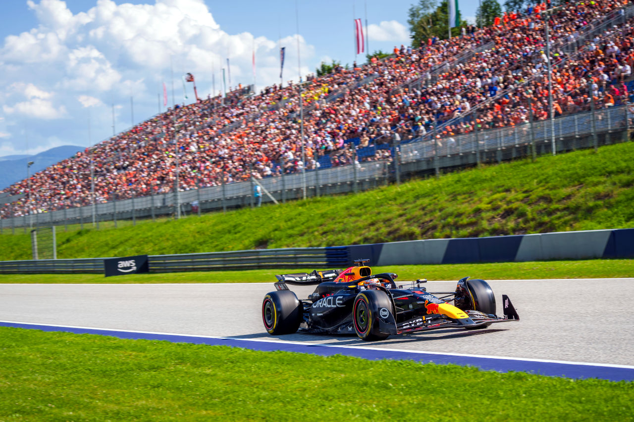チームの“ホーム”で好発進のフェルスタッペンがスプリント予選1番手「残りの週末が楽しみ」／F1オーストリアGP