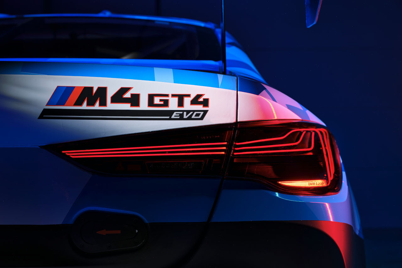 BMW、2025年に登場する『M4 GT4エボ』の追加情報を発表。新車価格は約3800万円