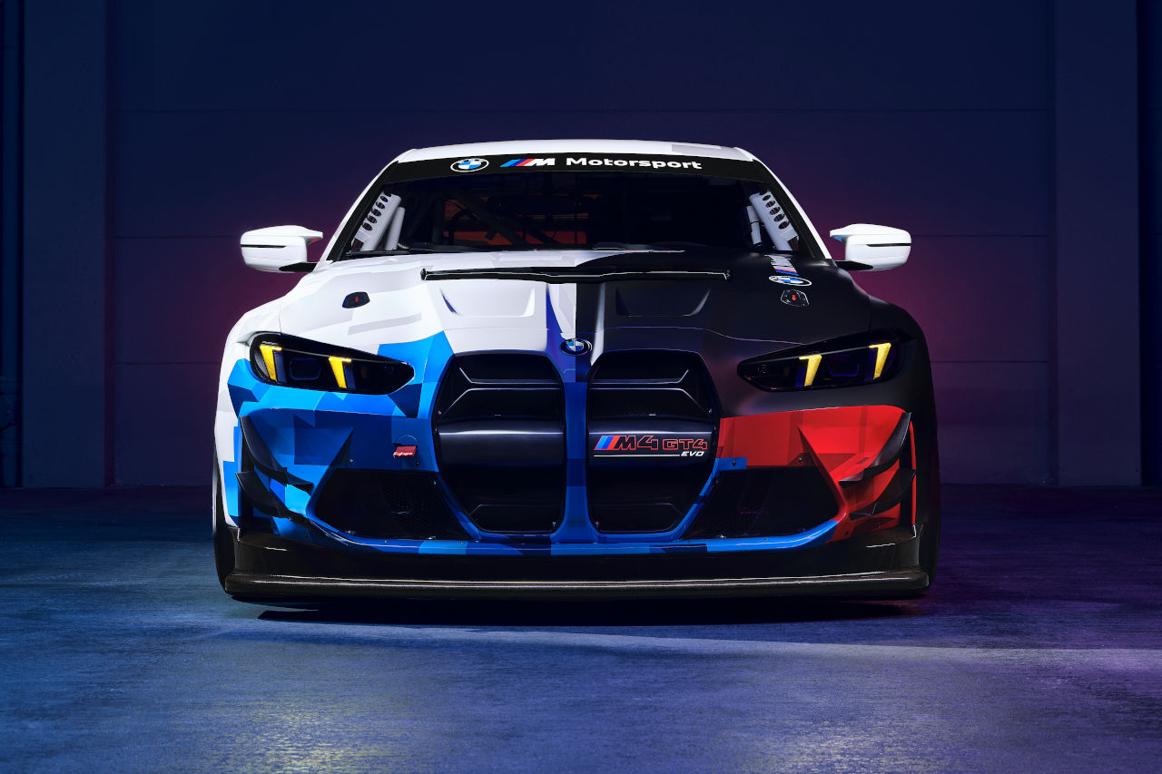 BMW、2025年に登場する『M4 GT4エボ』の追加情報を発表。新車価格は約3800万円