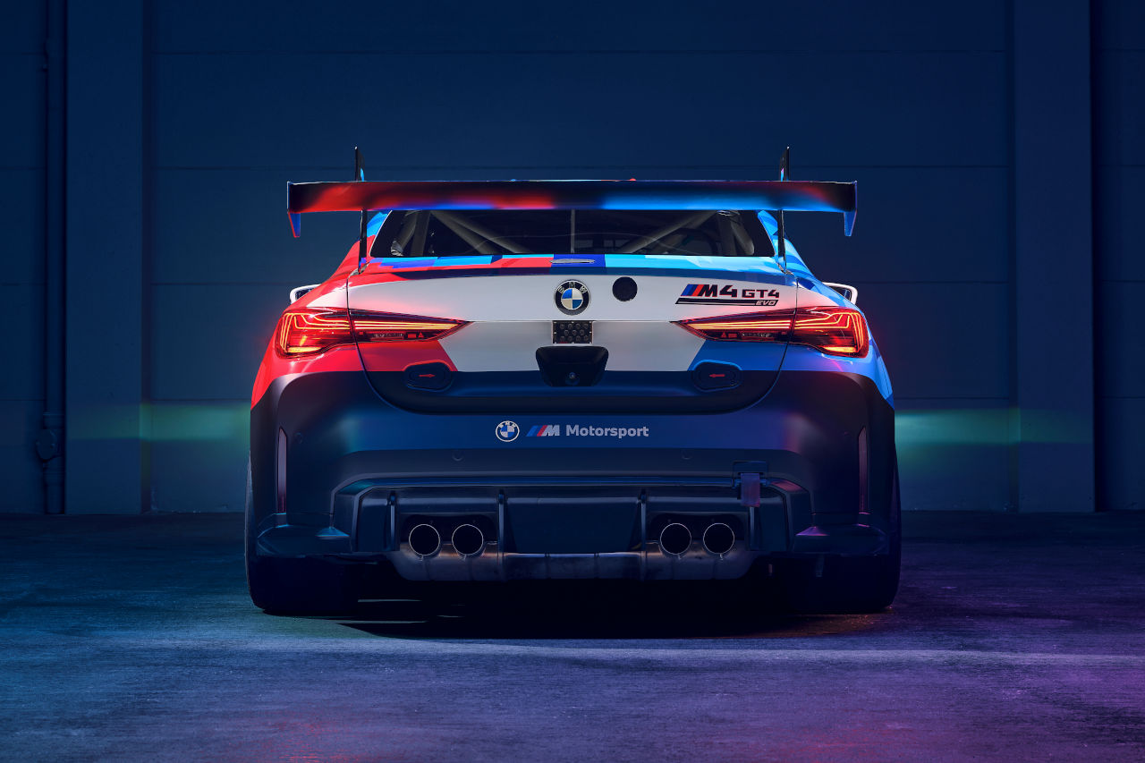 BMW、2025年に登場する『M4 GT4エボ』の追加情報を発表。新車価格は約3800万円