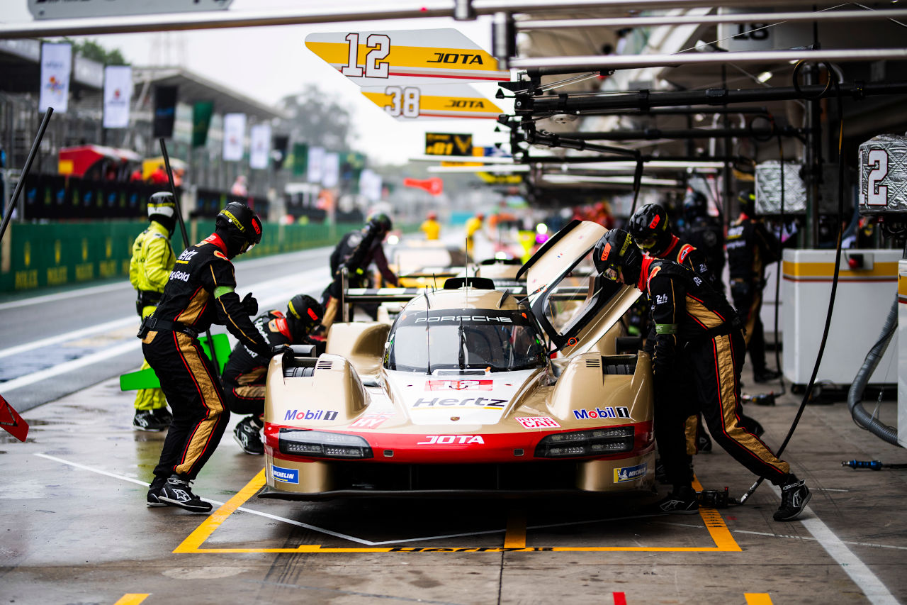 トヨタが時間延長のFP2でフェラーリ勢を抑えて1-2。LMGT3ではレクサスが首位に／WECサンパウロ