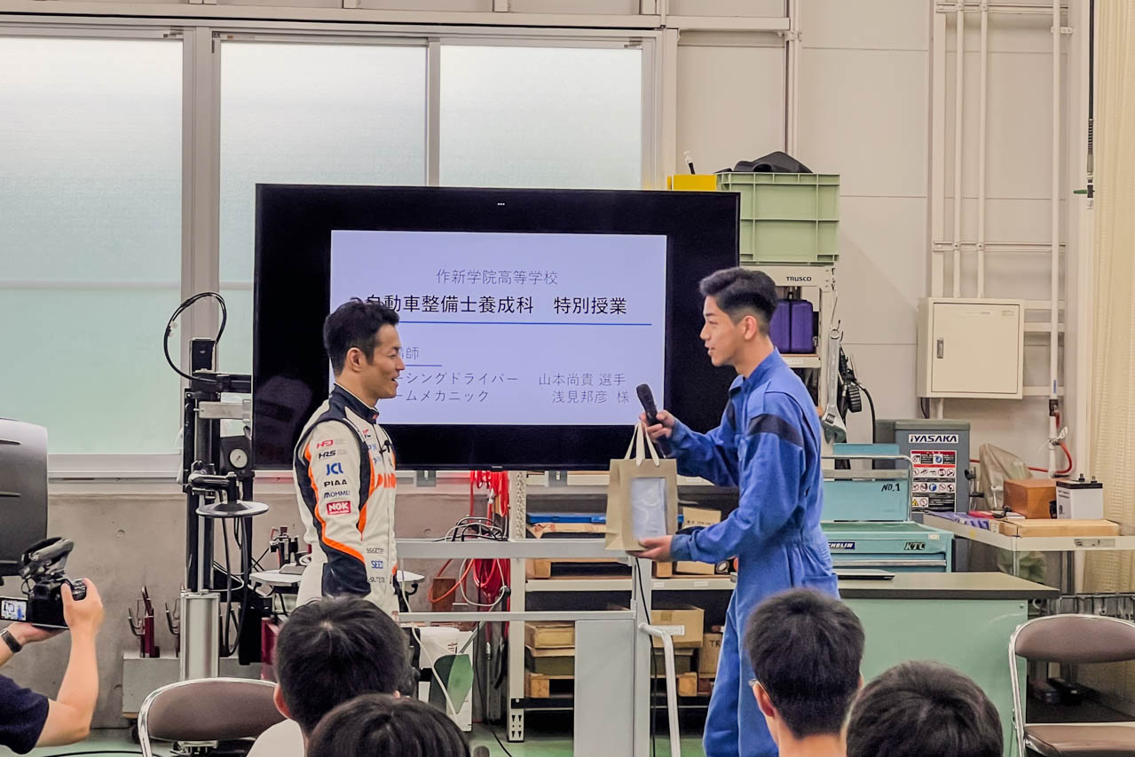 山本尚貴が母校・作新学院へ3度目の訪問。整備士を目指す高校生への特別授業でレース業界への思いを語る
