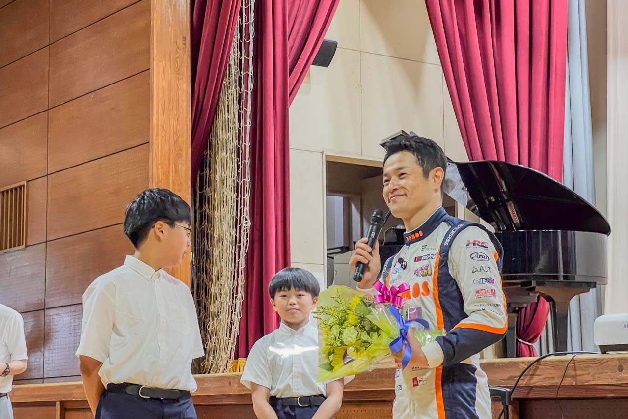 山本尚貴が母校・作新学院へ3度目の訪問。整備士を目指す高校生への特別授業でレース業界への思いを語る