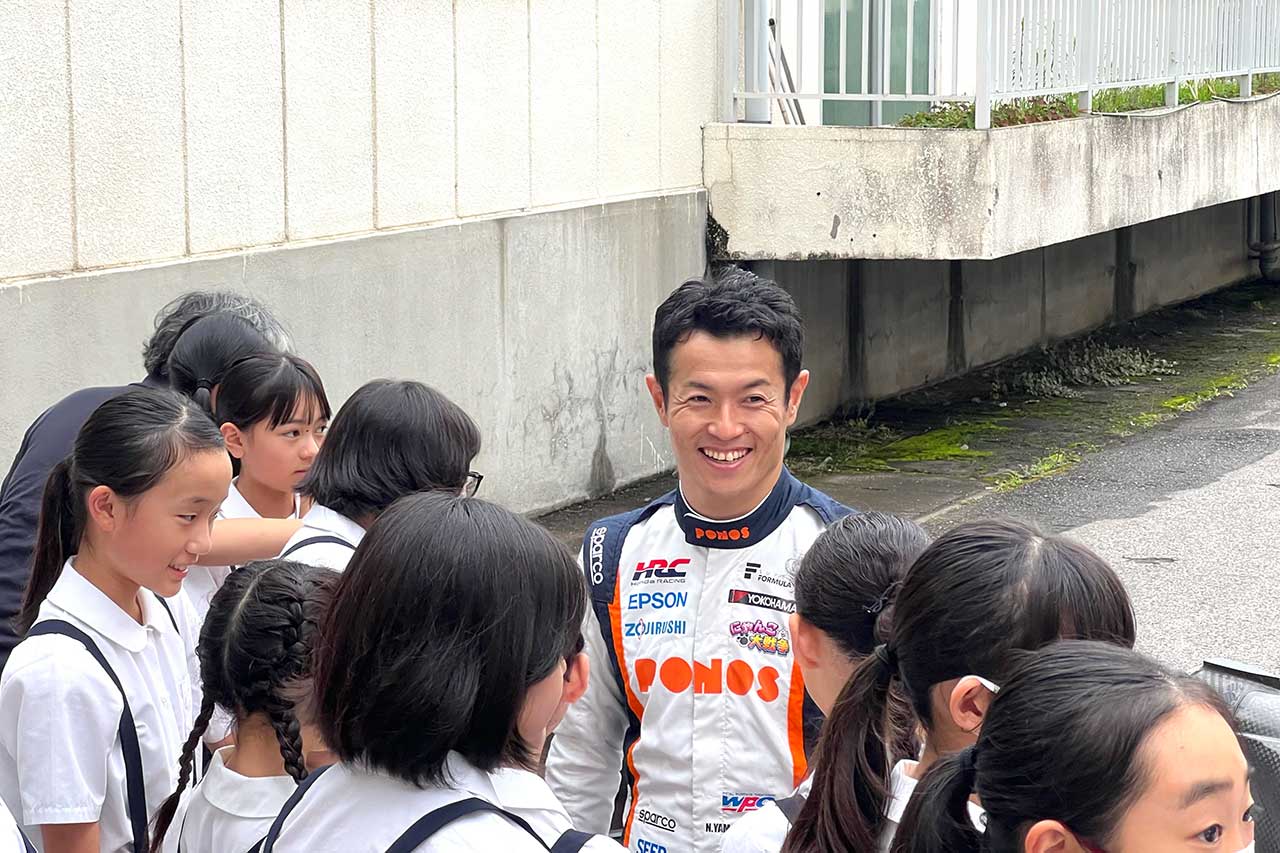 山本尚貴が母校・作新学院へ3度目の訪問。整備士を目指す高校生への特別授業でレース業界への思いを語る