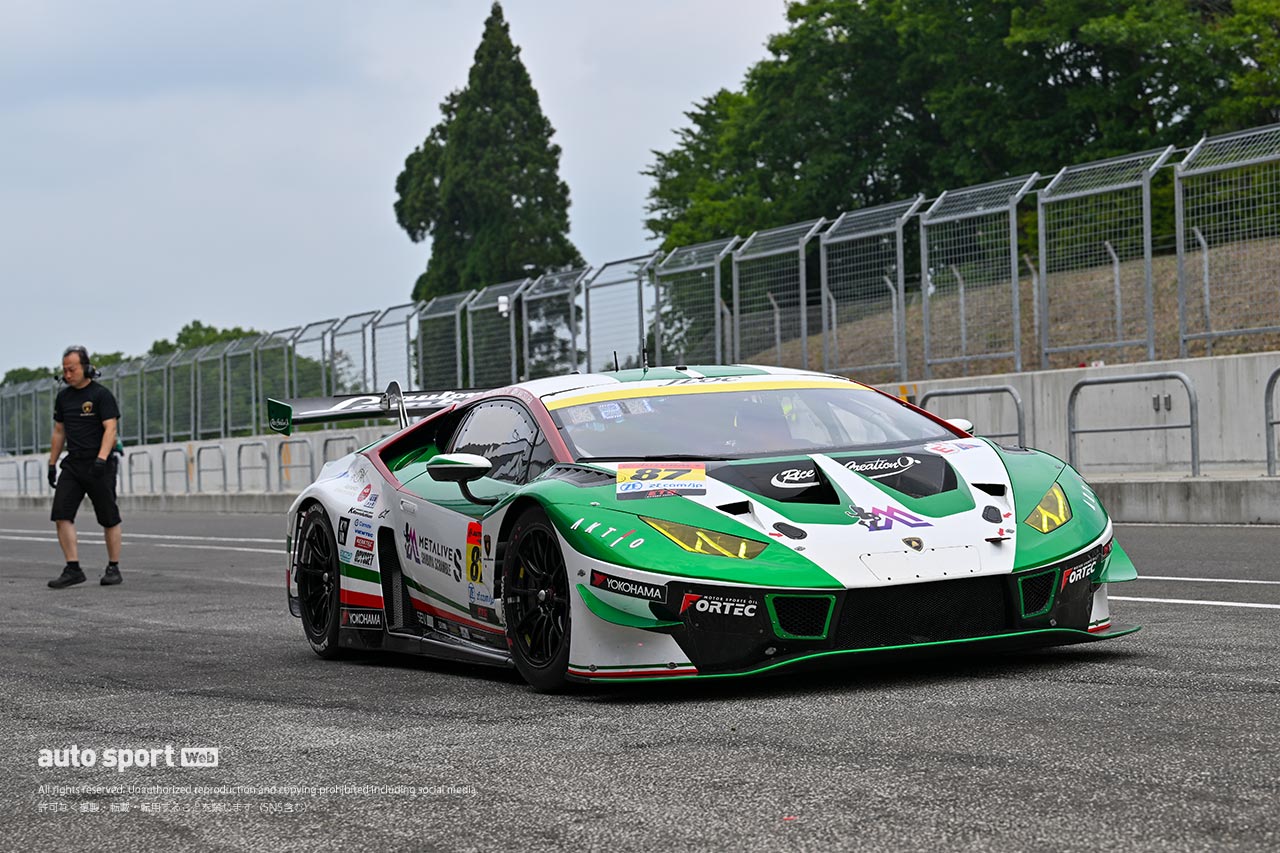 現役GT500ドライバーの阪口晴南がMETALIVE S Lamborghini GT3をテスト。お互いに収穫を得る