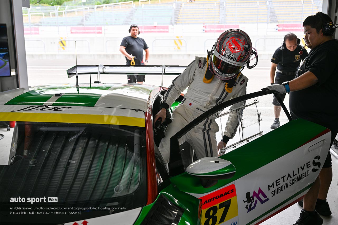 現役GT500ドライバーの阪口晴南がMETALIVE S Lamborghini GT3をテスト。お互いに収穫を得る