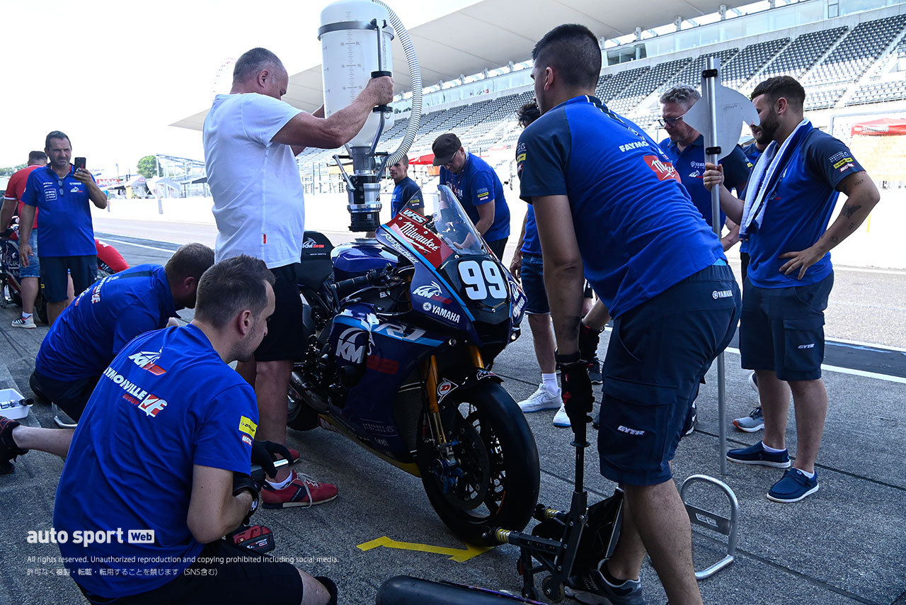 【ギャラリー】鈴鹿8耐に向けて公式車検や各チームがピット練習を実施。ライダーのオフショットも