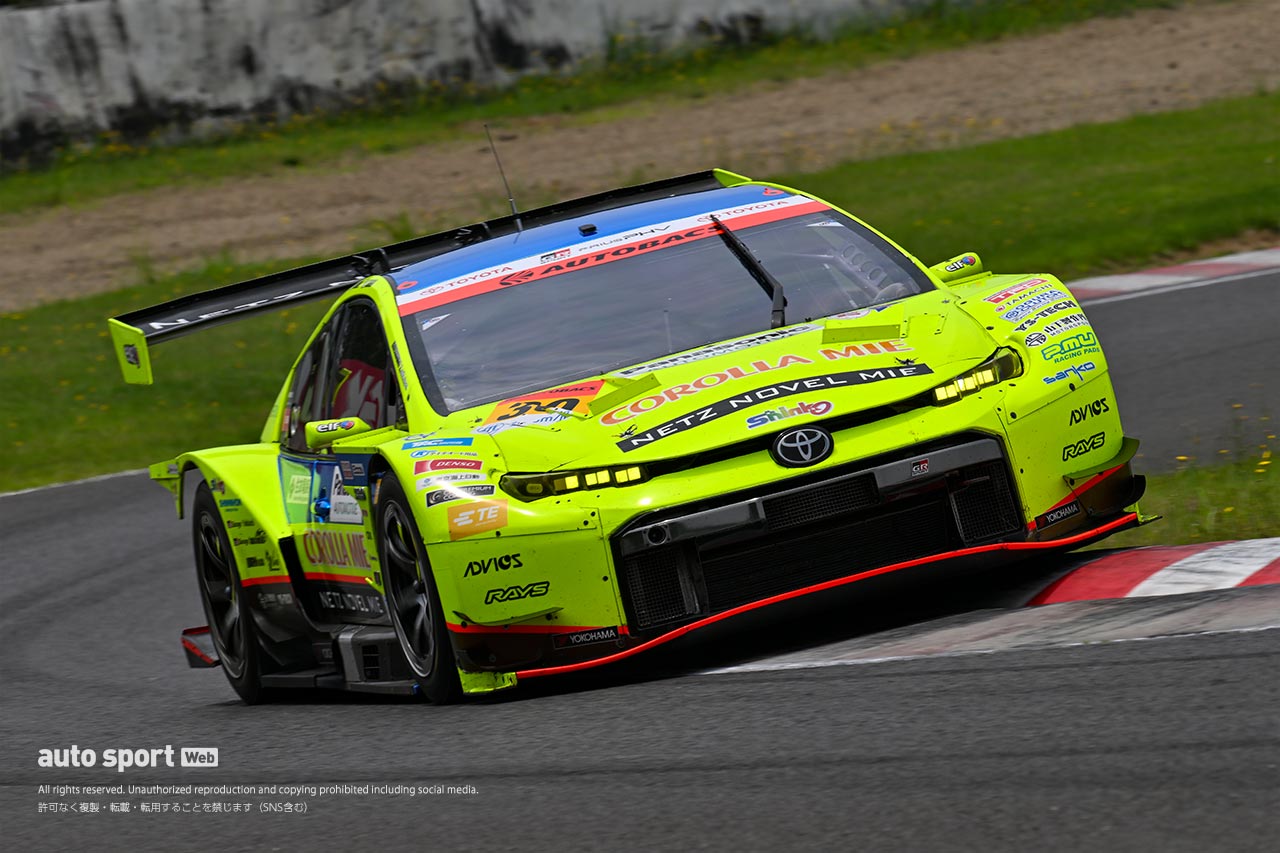 2年半ぶりにSUGOを走ったaprの300号車プリウスPHVはなんのためにGT300テストへ!?