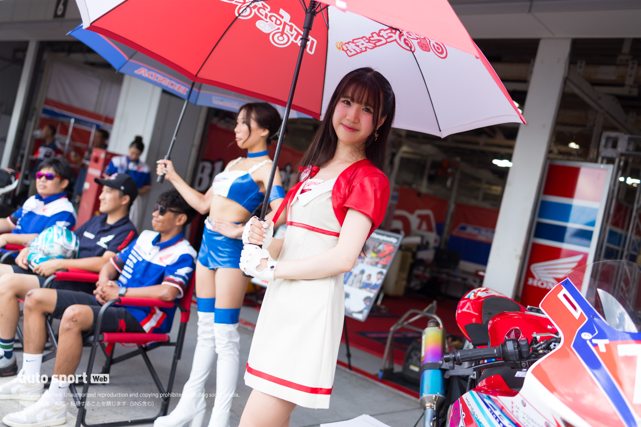 【ギャラリー】鈴鹿8耐のピットウォークを彩るレースクイーン／レースアンバサダー