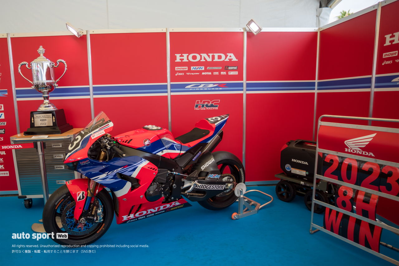 長瀬智也が今年も登場／8フェス皆勤賞の175R／浴衣を着こなす美女とイケメン【鈴鹿8耐 土曜日Topics】