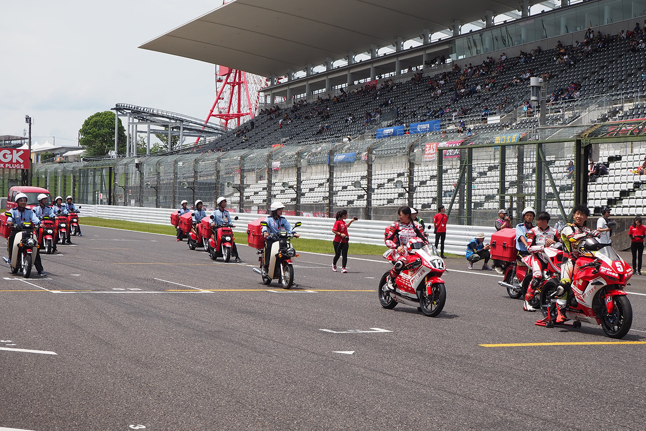 長瀬智也が今年も登場／8フェス皆勤賞の175R／浴衣を着こなす美女とイケメン【鈴鹿8耐 土曜日Topics】
