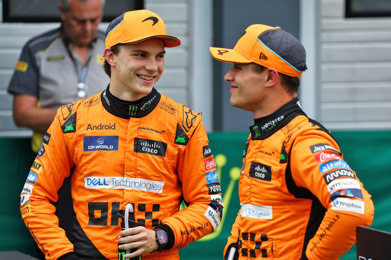 予選トップのランド・ノリスと2番手オスカー・ピアストリ（マクラーレン）