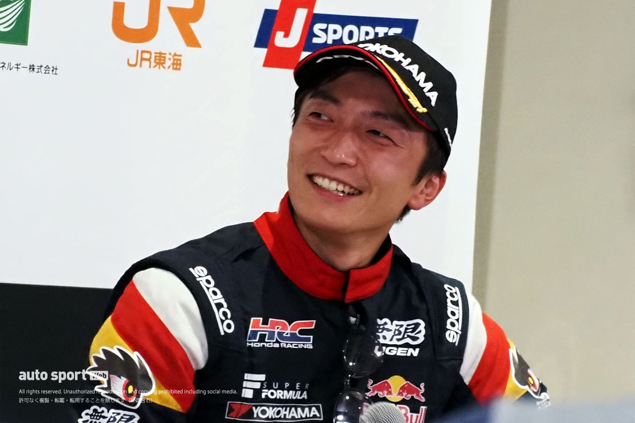 妻の2連勝で「めちゃくちゃプレッシャーを掛けられた」 坪井翔が目覚め「TEAM MUGENとして火がついている」【スーパーフォーミュラ第4戦富士決勝トップ3会見】