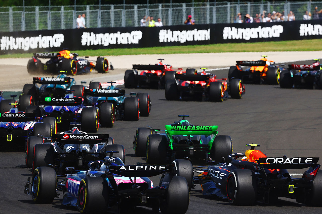 2024年F1第13戦ハンガリーGP　エスケープを走るマックス・フェルスタッペン（レッドブル）