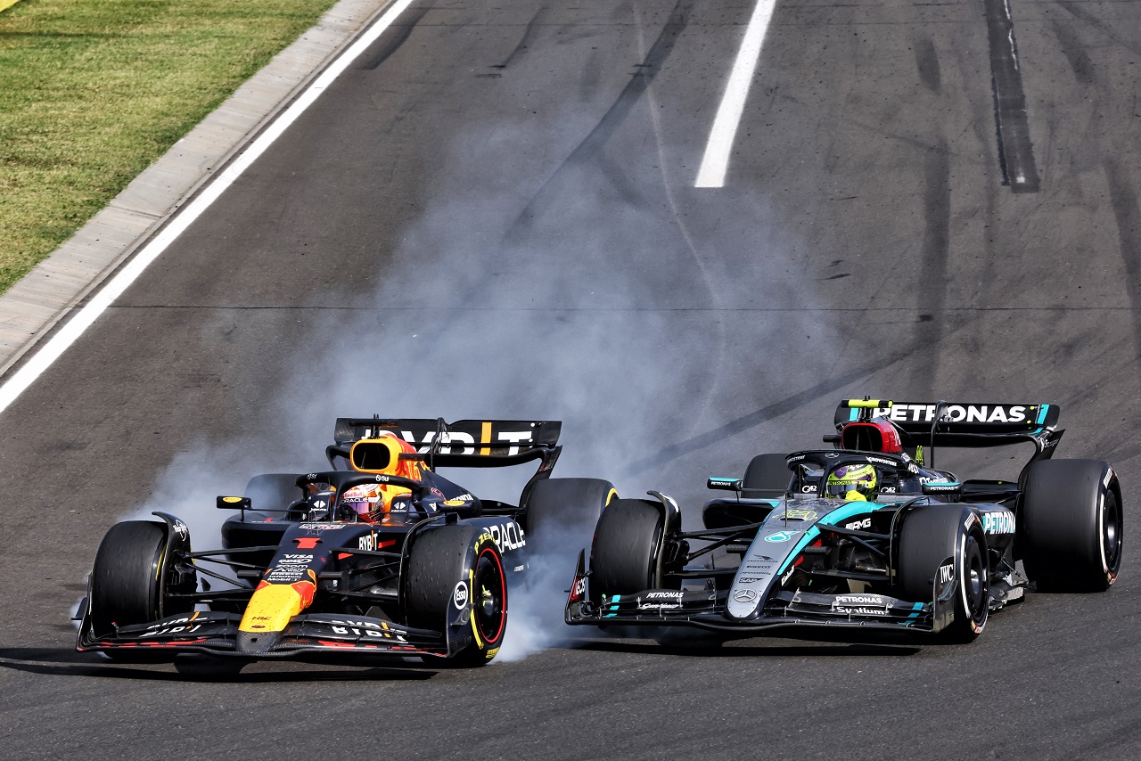 マックス・フェルスタッペン（レッドブル）とルイス・ハミルトン（メルセデス）が接触