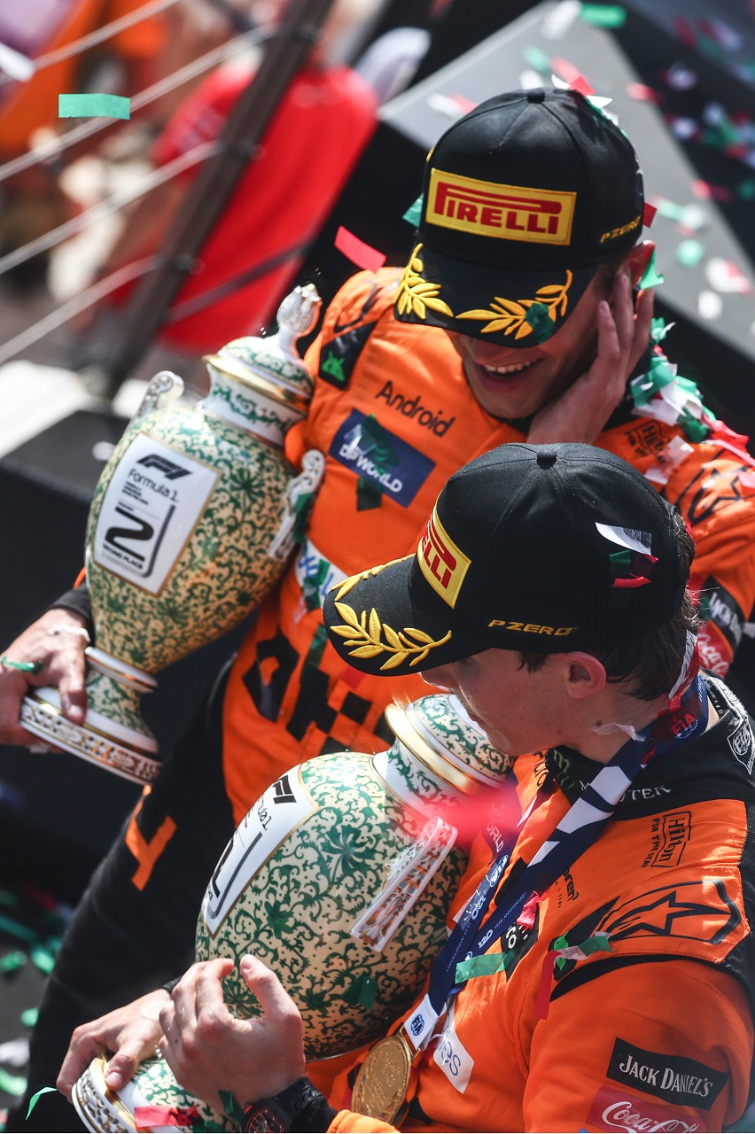 優勝したオスカー・ピアストリと2位ランド・ノリス（マクラーレン）