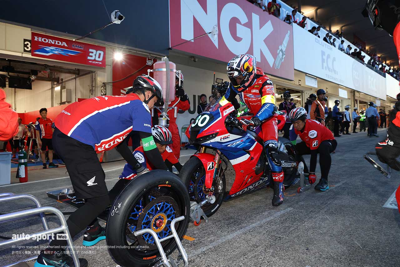 レース残り5分、Team HRCの40秒ペナルティが画面で伝えられた理由。本来は10秒のストップ＆ゴーペナルティだった……／鈴鹿8耐