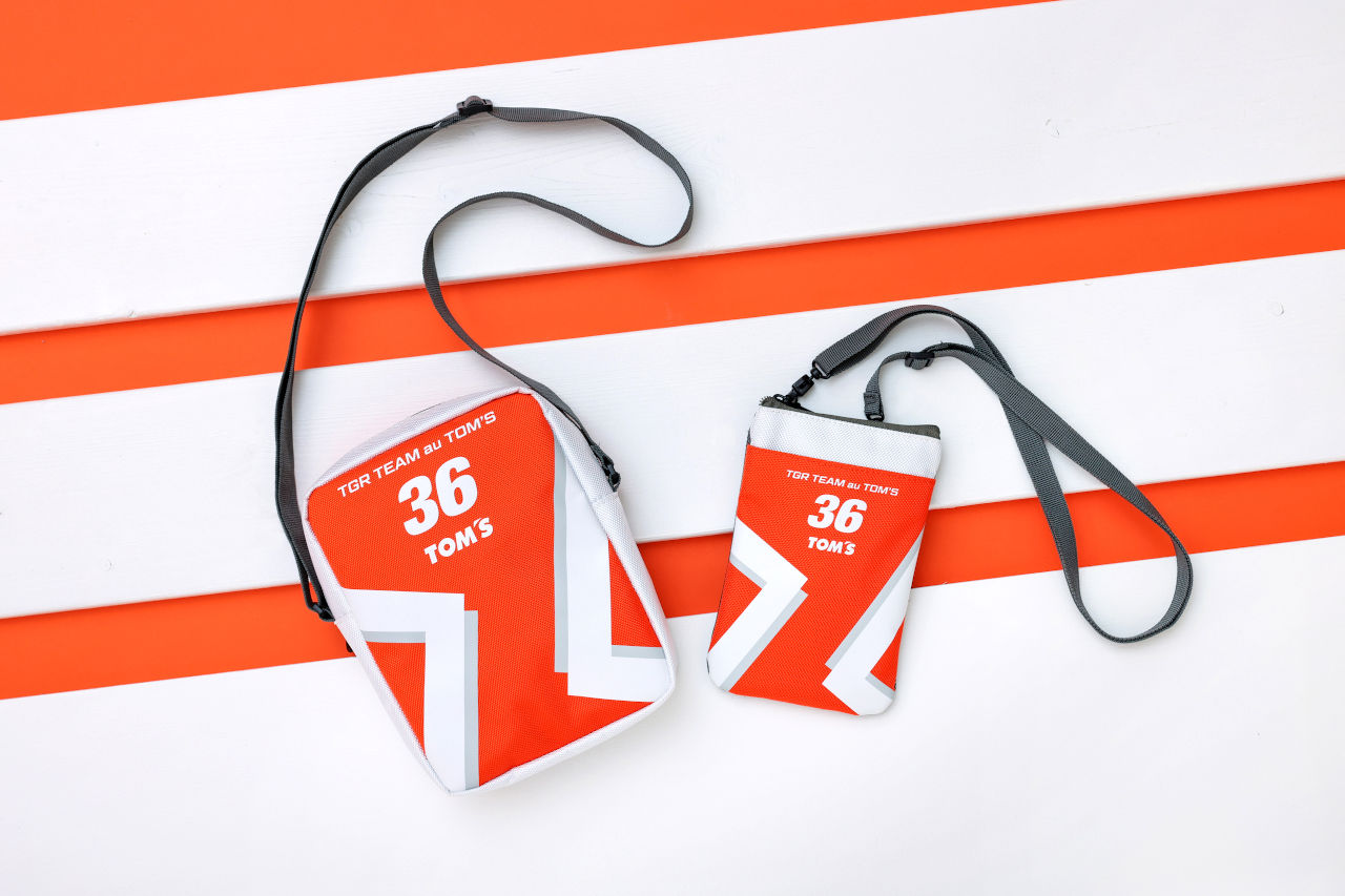 au TOM’S GR Supraを完全再現。サックスバーとコラボしたトムス仕様のスーツケース＆ショルダーバッグが登場